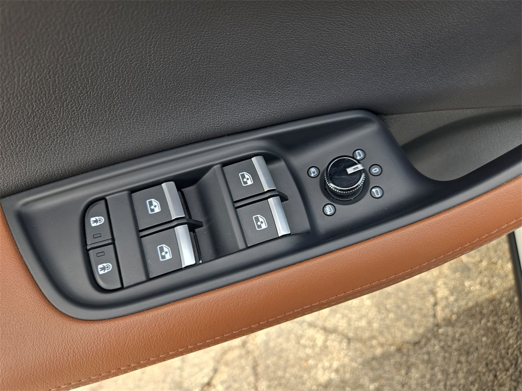 2023 AUDI Q8 - Image 30