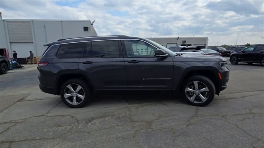 2022 JEEP GRAND CHEROKEE L - Image 2