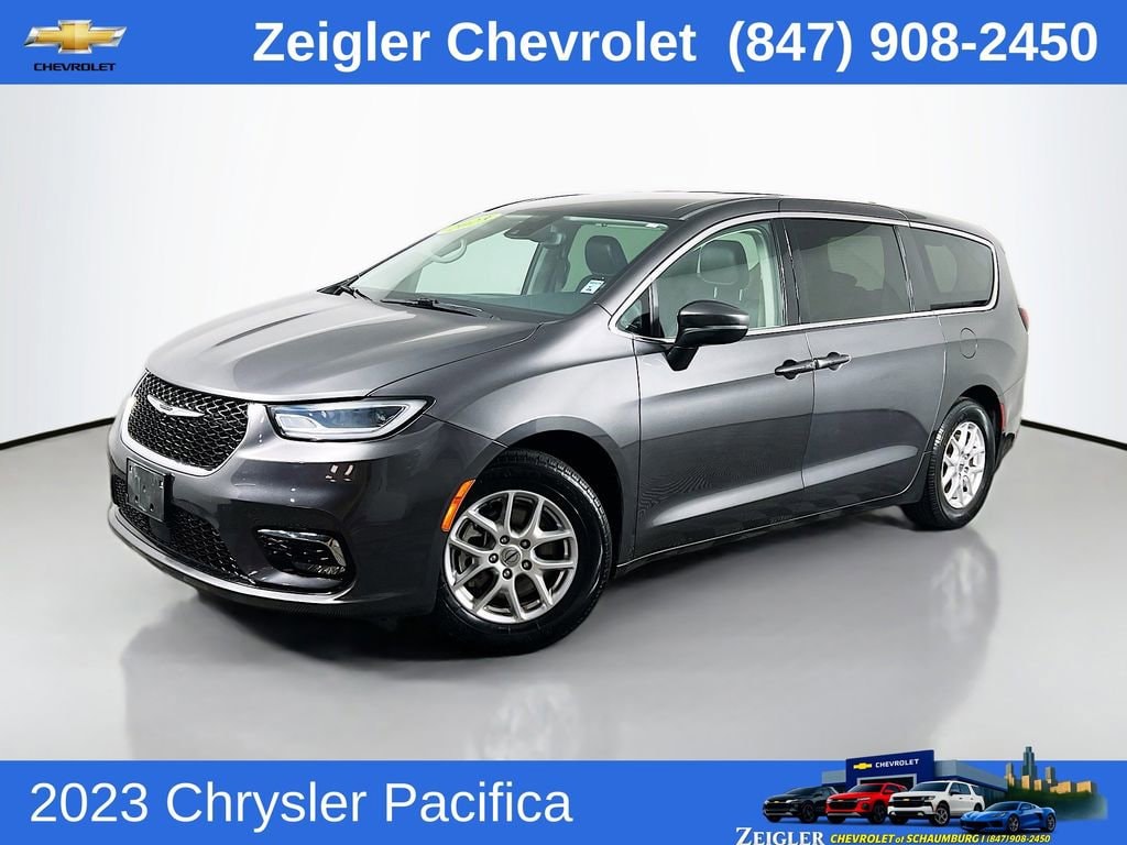 2023 Chrysler Pacifica Touring L's photo