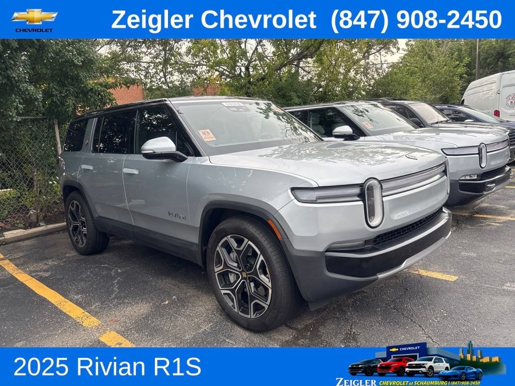 2025 Rivian R1S