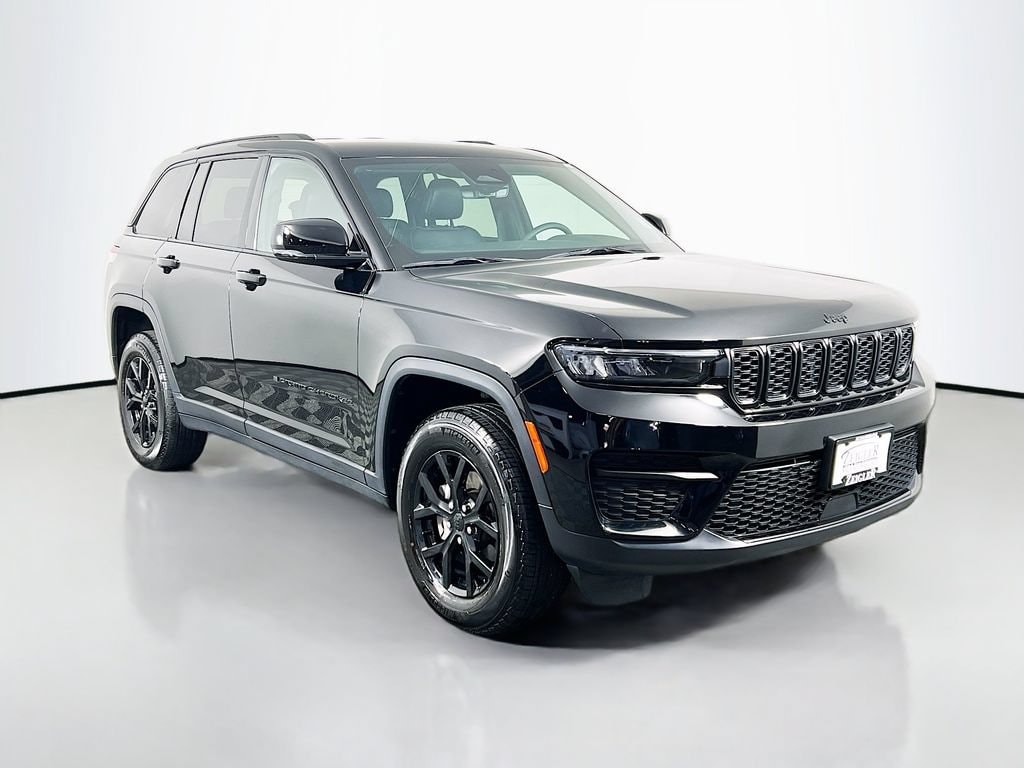 Used 2025 Jeep Grand Cherokee Altitude 4x4 SUV