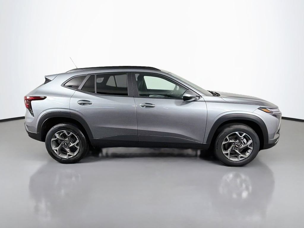 2026 Chevrolet Trax LT - Photo 8