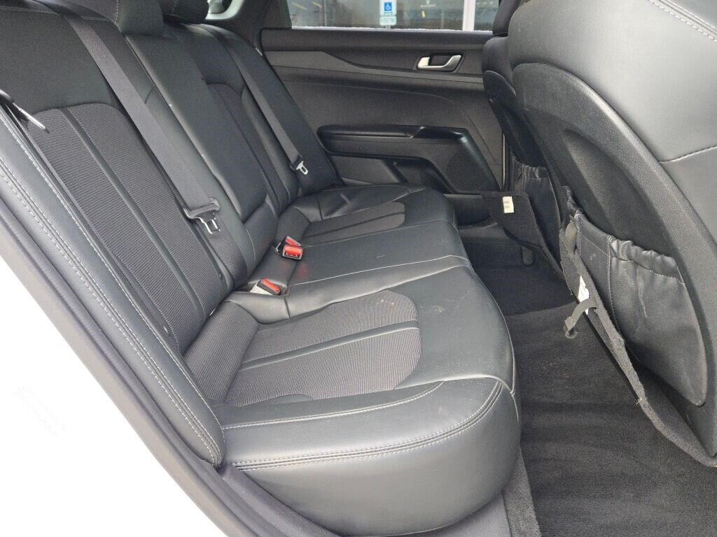 2023 KIA K5 - Image 9