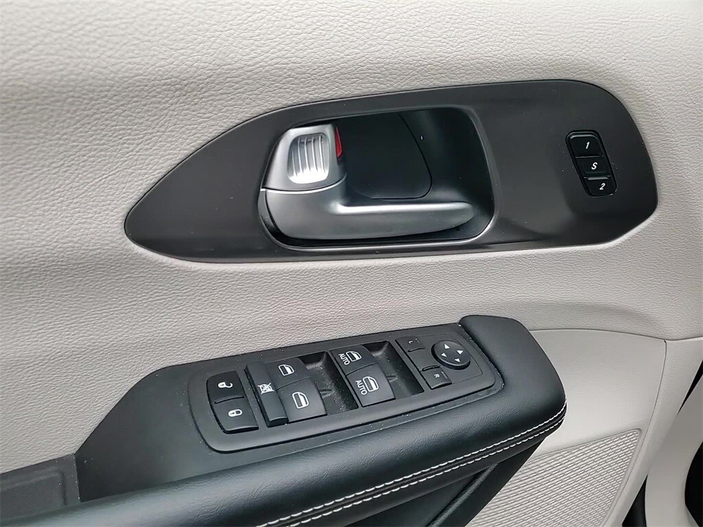 2024 CHRYSLER PACIFICA - Image 11