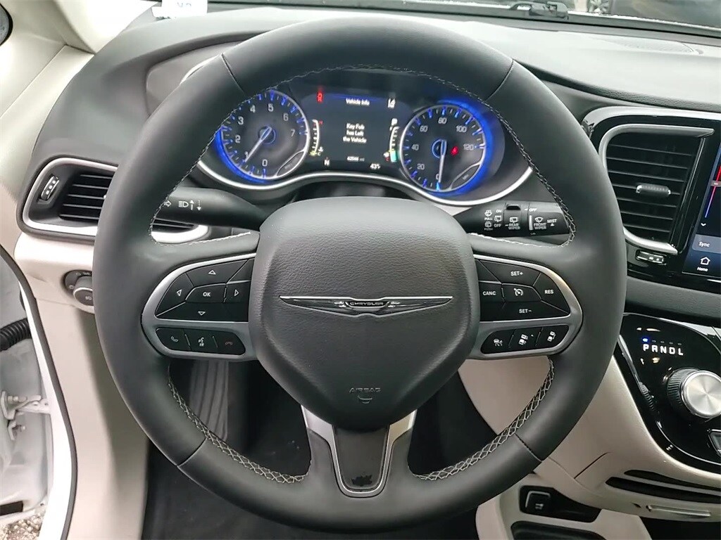 2024 CHRYSLER PACIFICA - Image 13