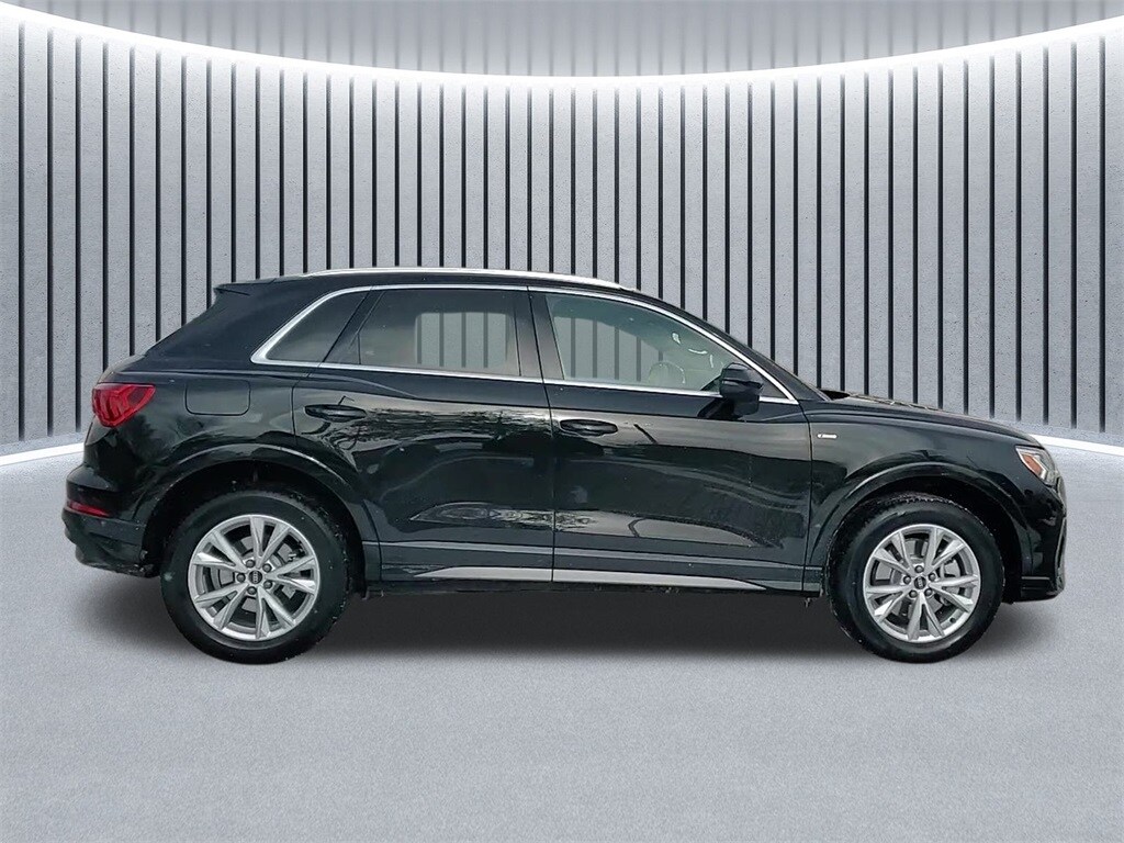 2025 AUDI Q3 - Image 2