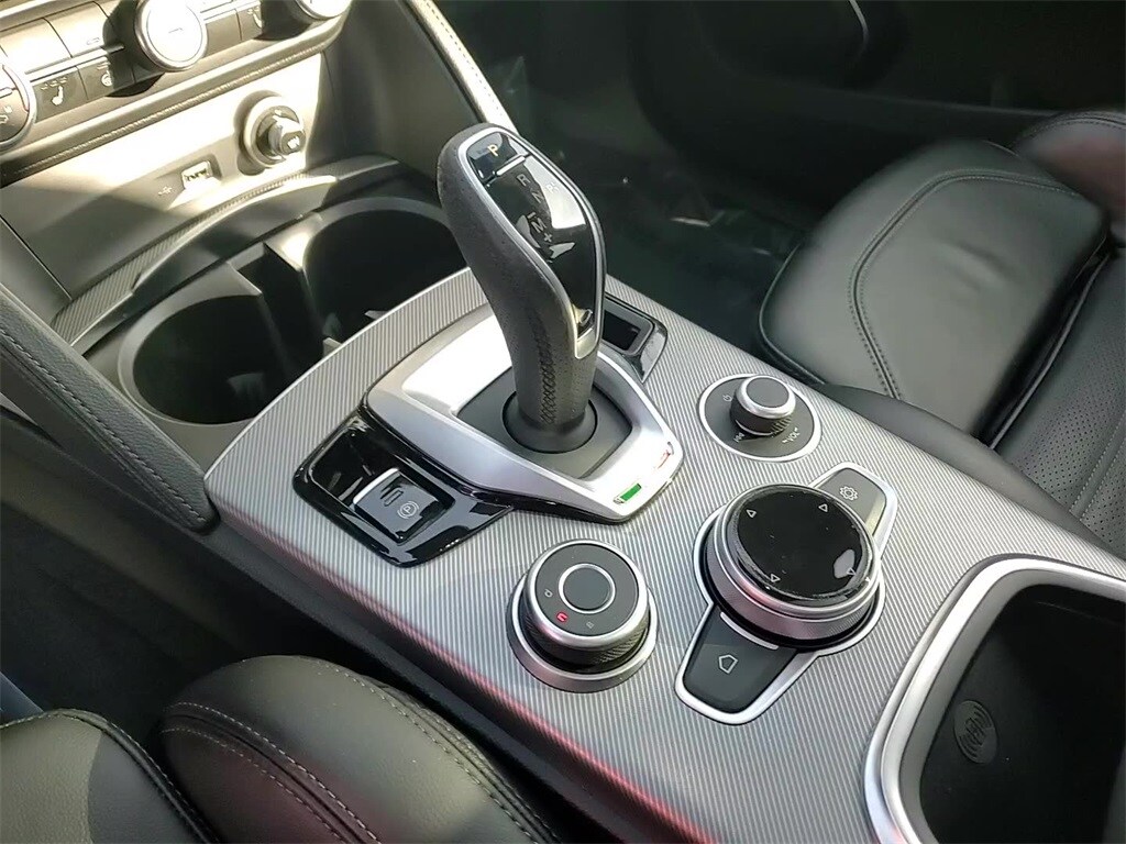 2023 ALFA ROMEO STELVIO - Image 18