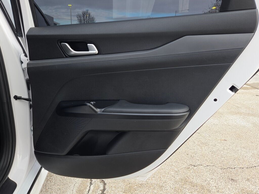2023 KIA K5 - Image 12