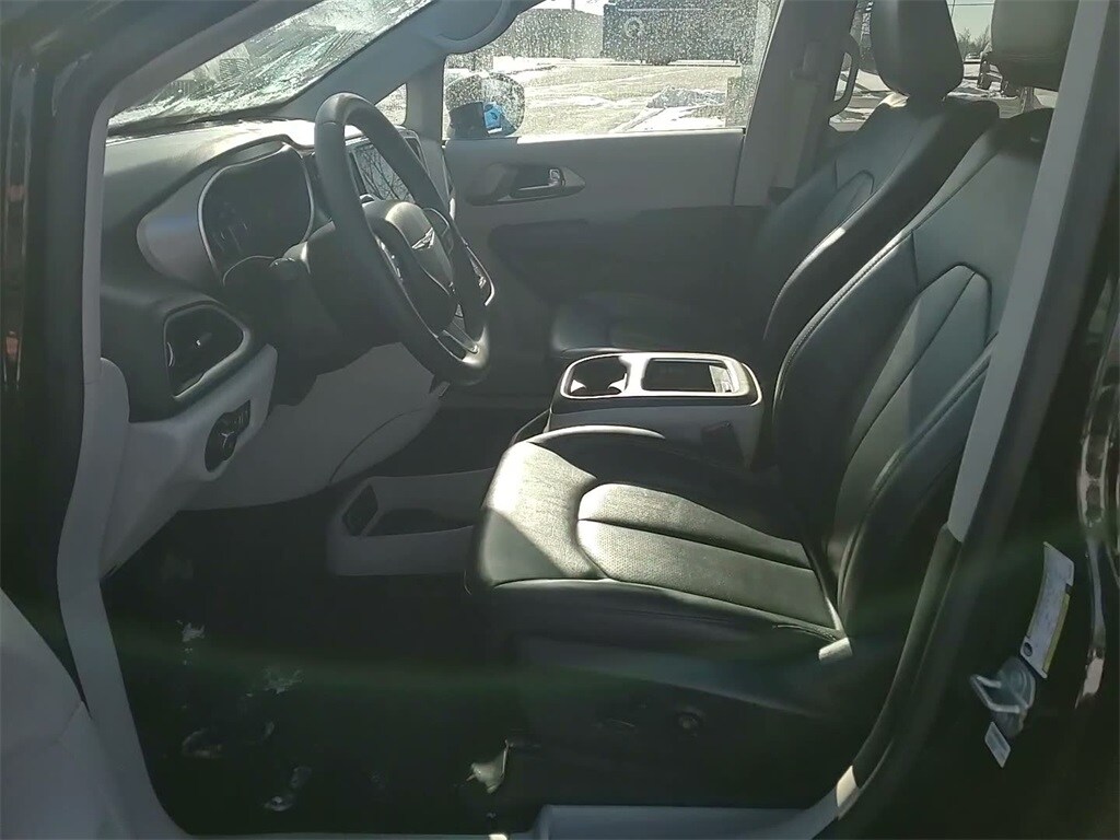 2024 CHRYSLER PACIFICA - Image 24