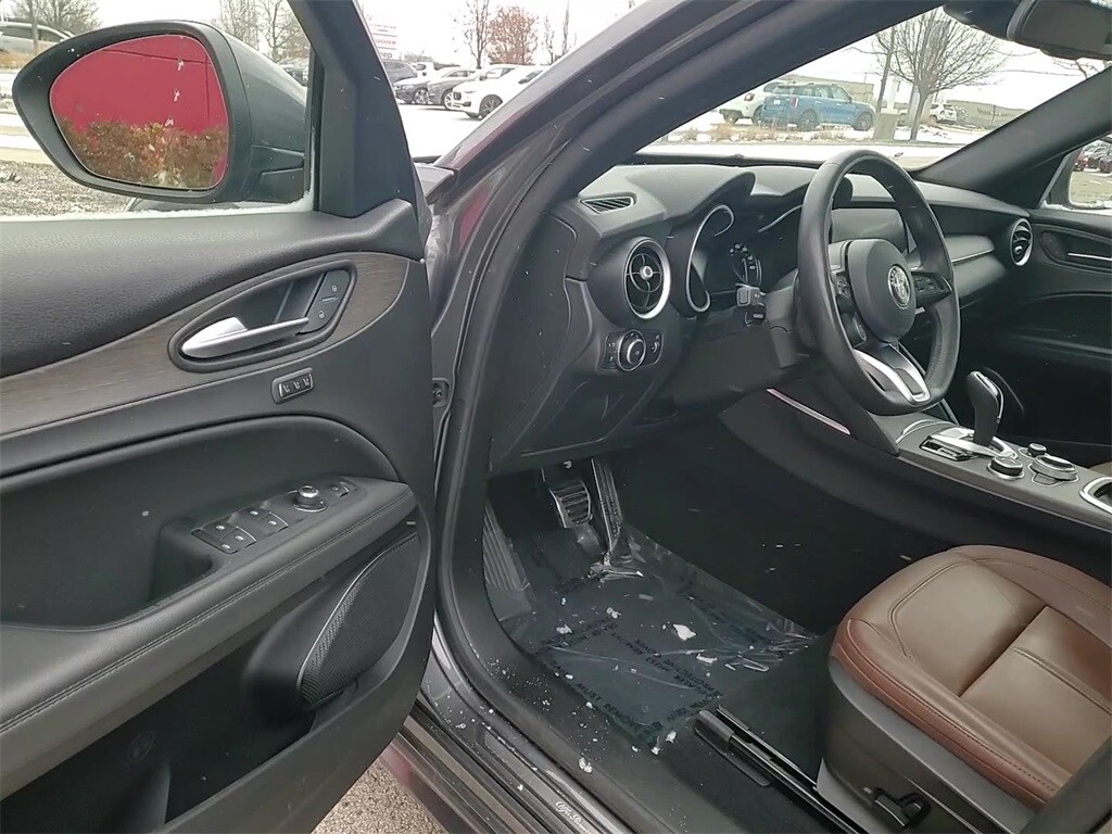 2023 ALFA ROMEO STELVIO - Image 9