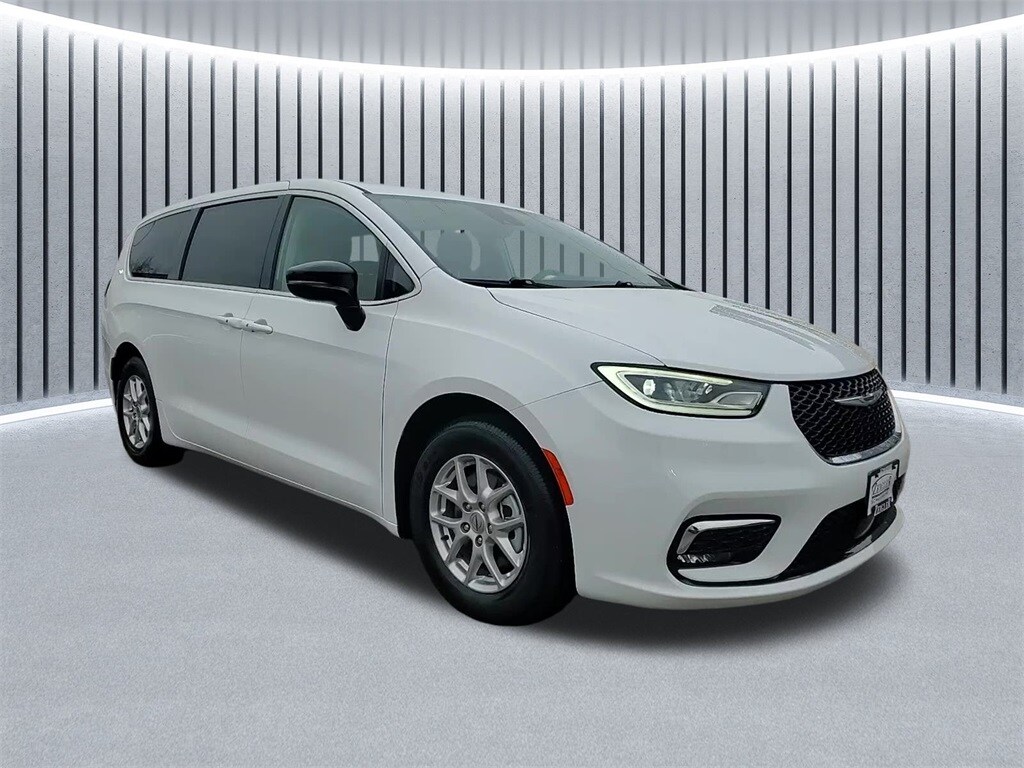 2024 CHRYSLER PACIFICA - Image 1