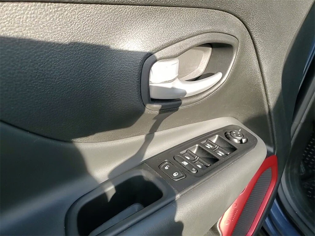 2023 JEEP RENEGADE - Image 10