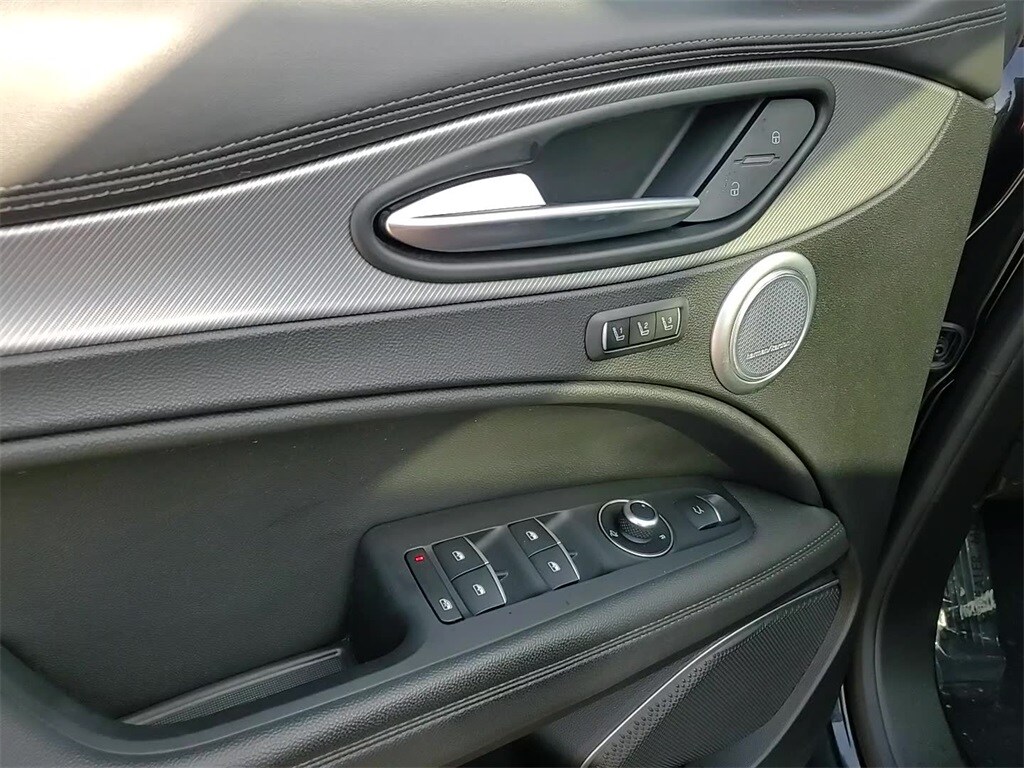 2023 ALFA ROMEO STELVIO - Image 10