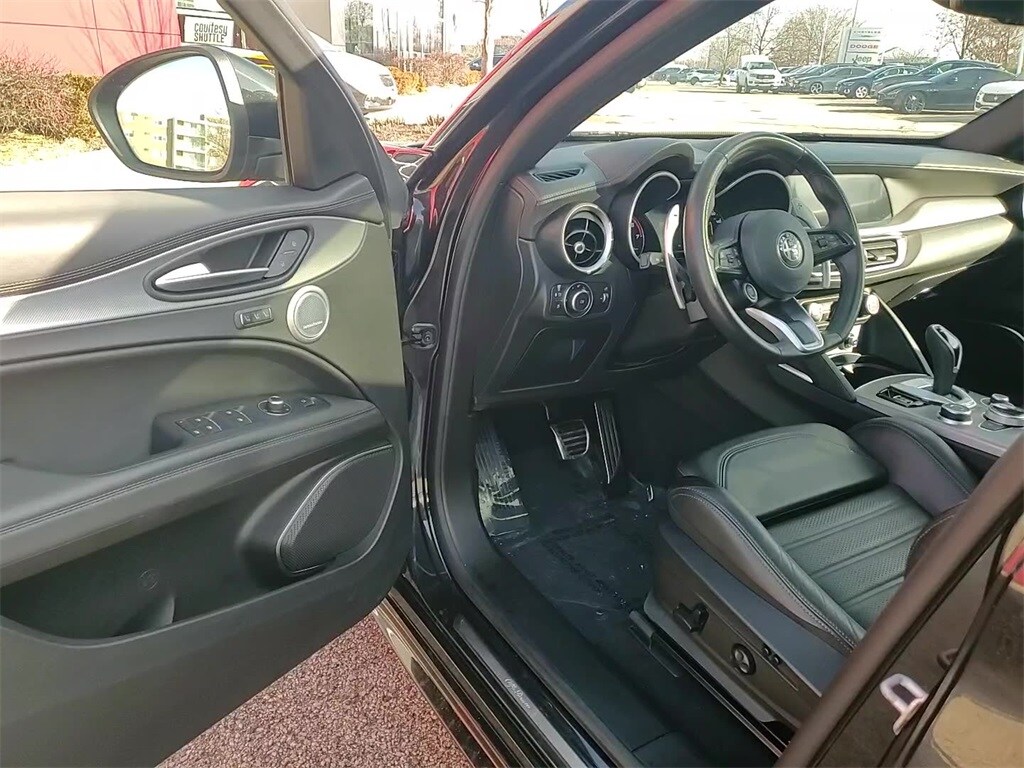 2023 ALFA ROMEO STELVIO - Image 9