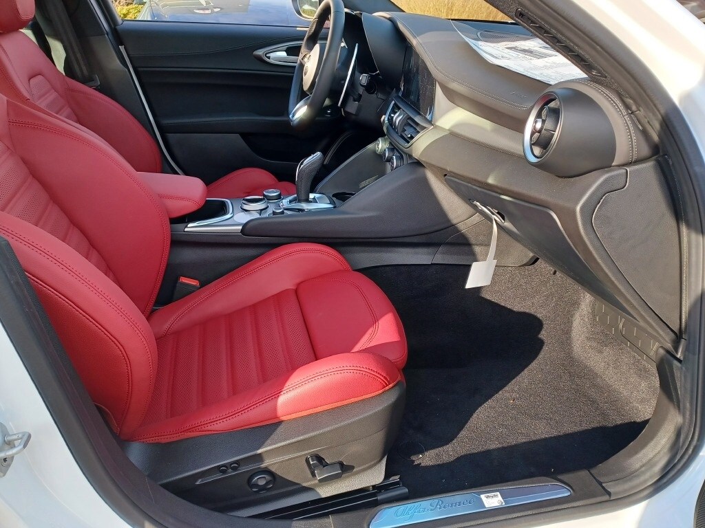 2024 Alfa Romeo Giulia Ti photo 3