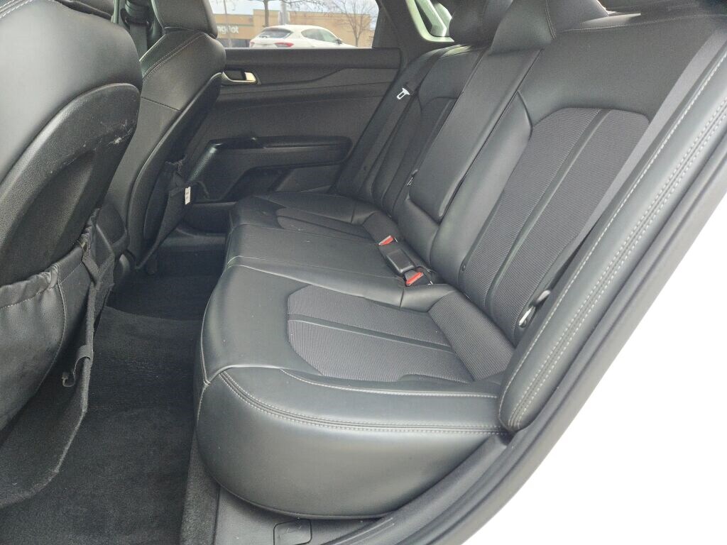 2023 KIA K5 - Image 16