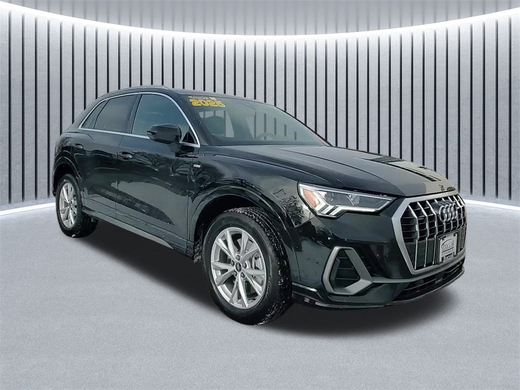 2025 AUDI Q3 - Image 1
