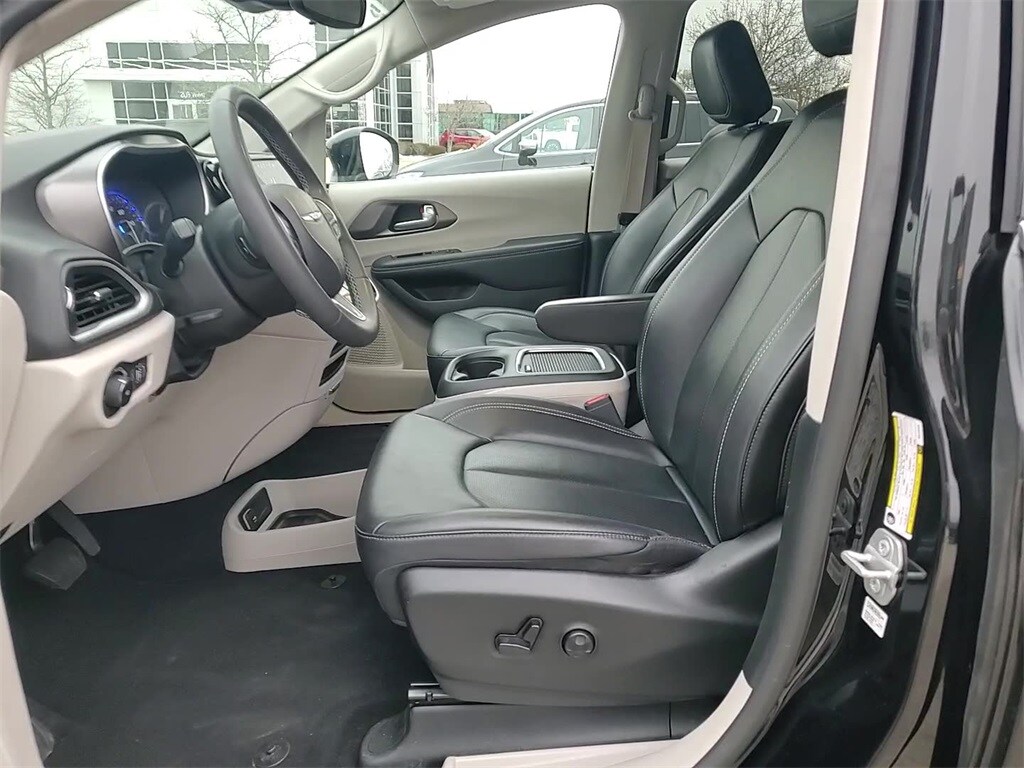 2024 CHRYSLER PACIFICA - Image 12