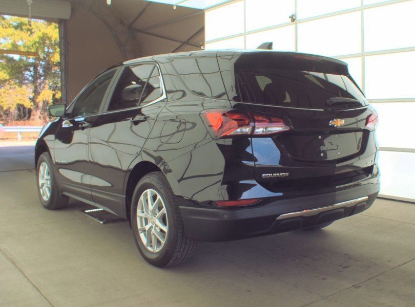 2023 Chevrolet Equinox LT photo 2