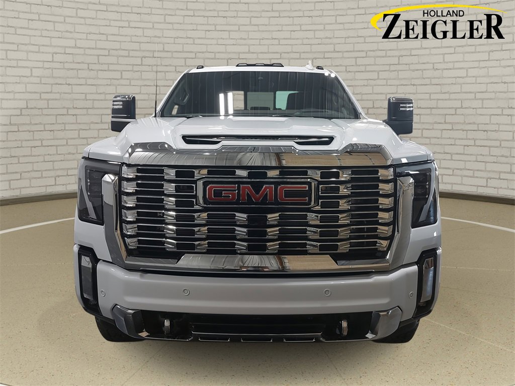 2026 Gmc Sierra 3500 HD Denali photo 2