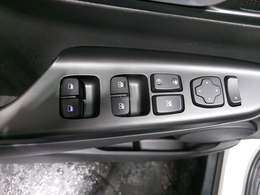 2023 HYUNDAI KONA - Image 28