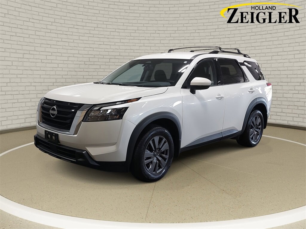 Used 2024 Nissan Pathfinder SV