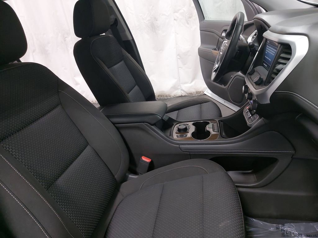 2023 GMC ACADIA - Image 10