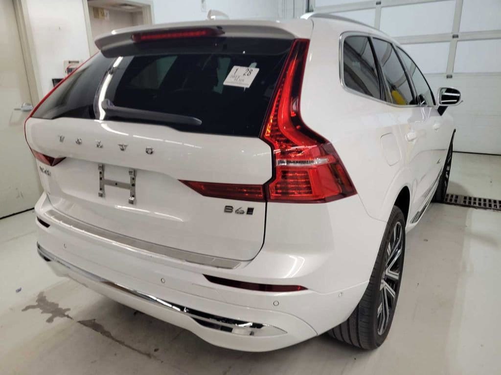 Used 2023 Volvo XC60 Ultimate Bright Theme
