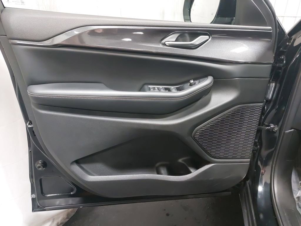 2023 JEEP GRAND CHEROKEE - Image 27