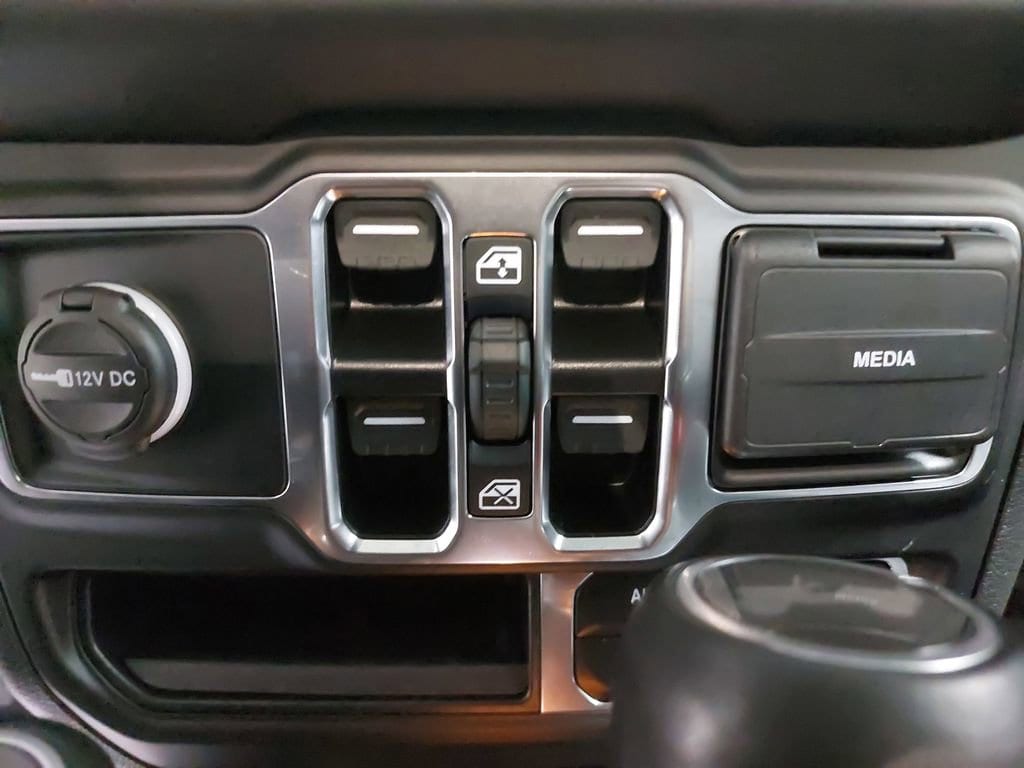 2022 JEEP WRANGLER - Image 28