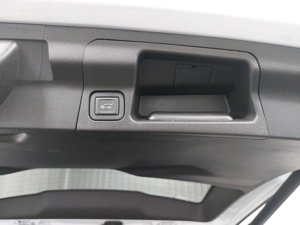 2023 GMC ACADIA - Image 15