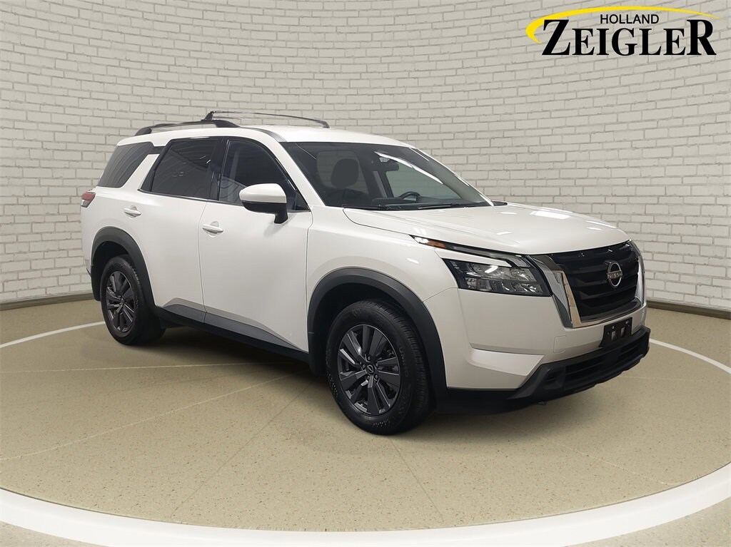 Used 2024 Nissan Pathfinder SV