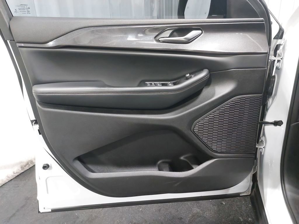 2023 JEEP GRAND CHEROKEE L - Image 29