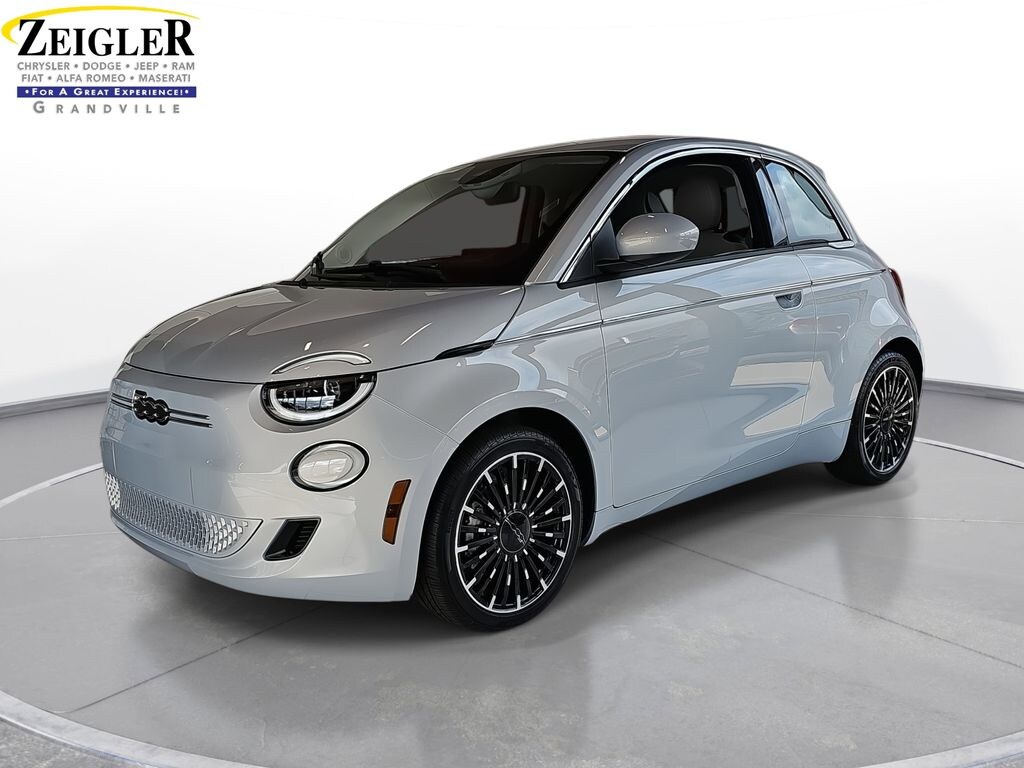 New 2025 FIAT 500e Base Hatchback