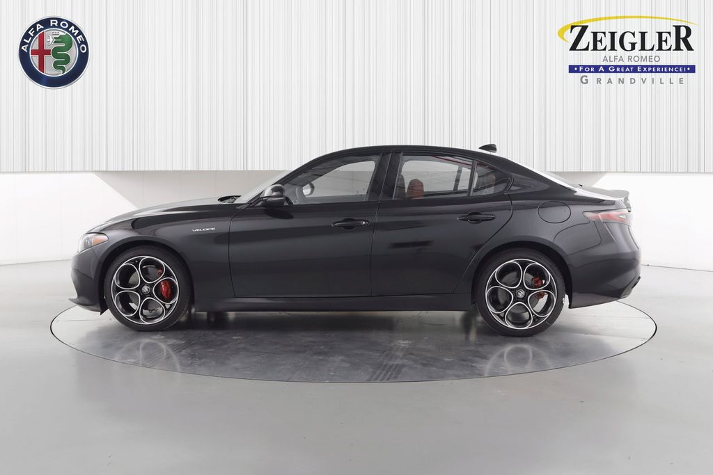 2025 Alfa Romeo Giulia Base - Photo 8