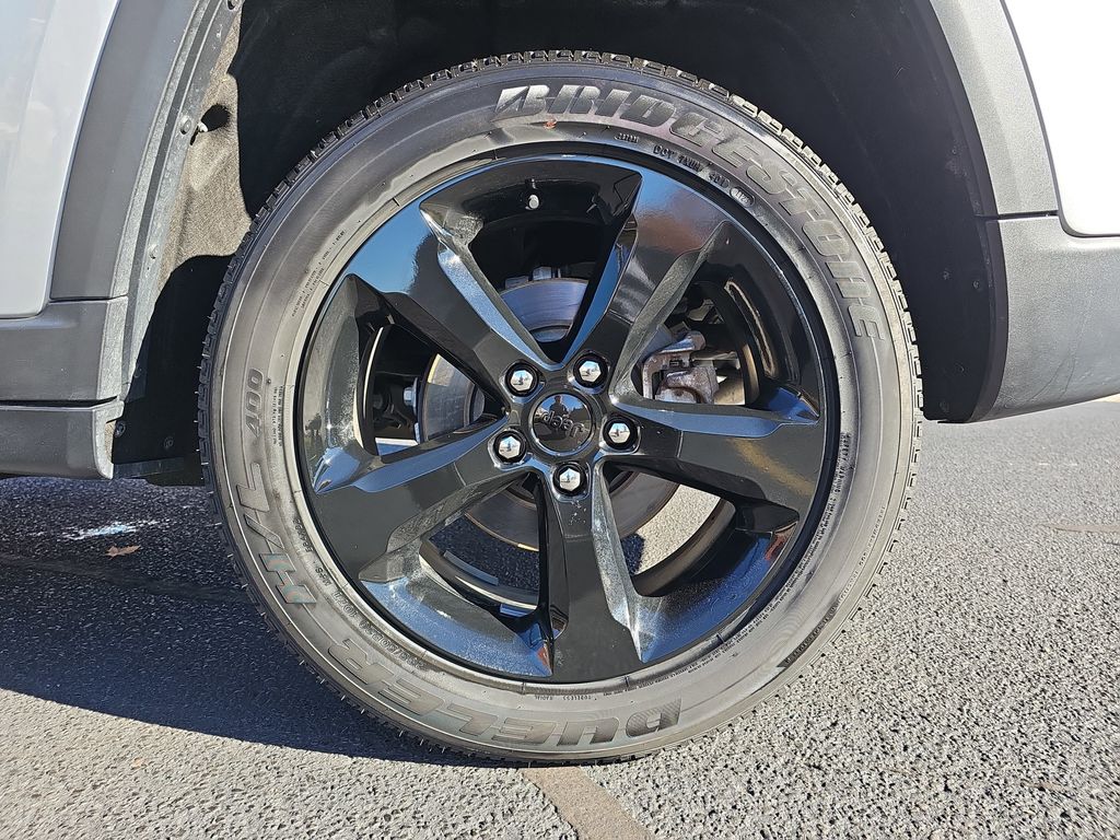 2023 JEEP GRAND CHEROKEE - Image 33