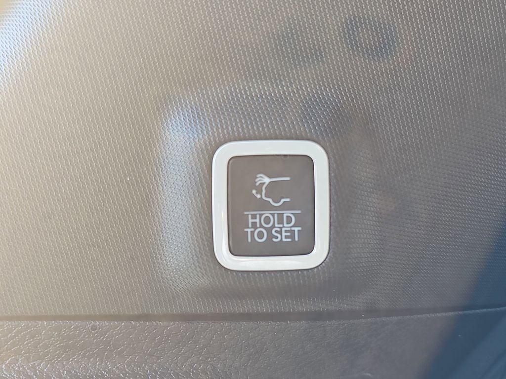 2023 JEEP GRAND CHEROKEE - Image 13