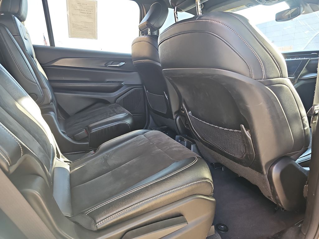 2023 JEEP GRAND CHEROKEE L - Image 11