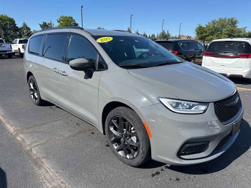 Used 2023 Chrysler Pacifica Touring L Van Passenger Van
