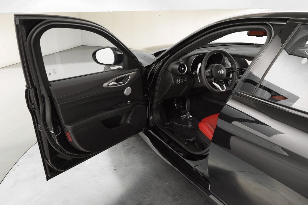 2025 Alfa Romeo Giulia Base - Photo 31