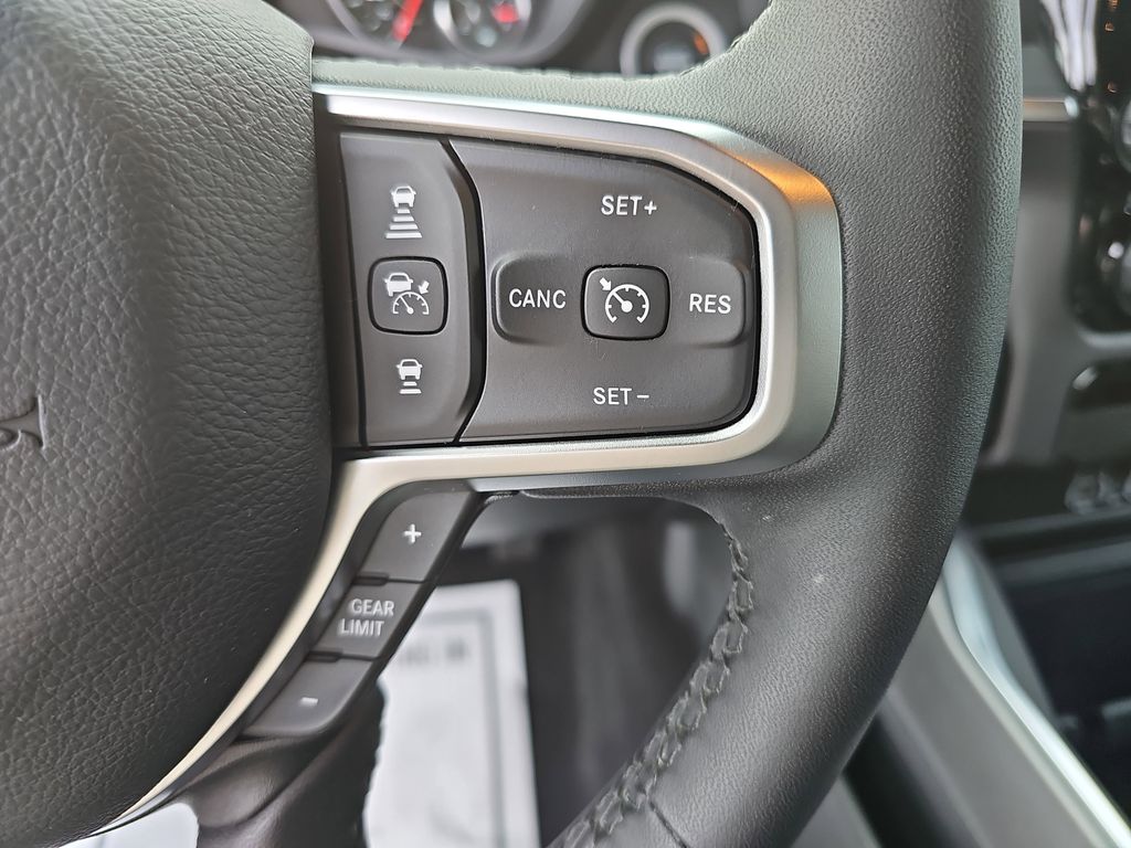 2025 RAM 1500 - Image 17