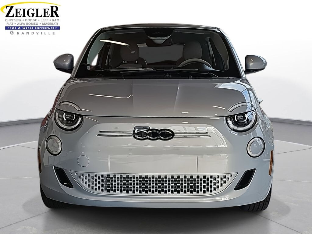 New 2025 FIAT 500e Base Hatchback