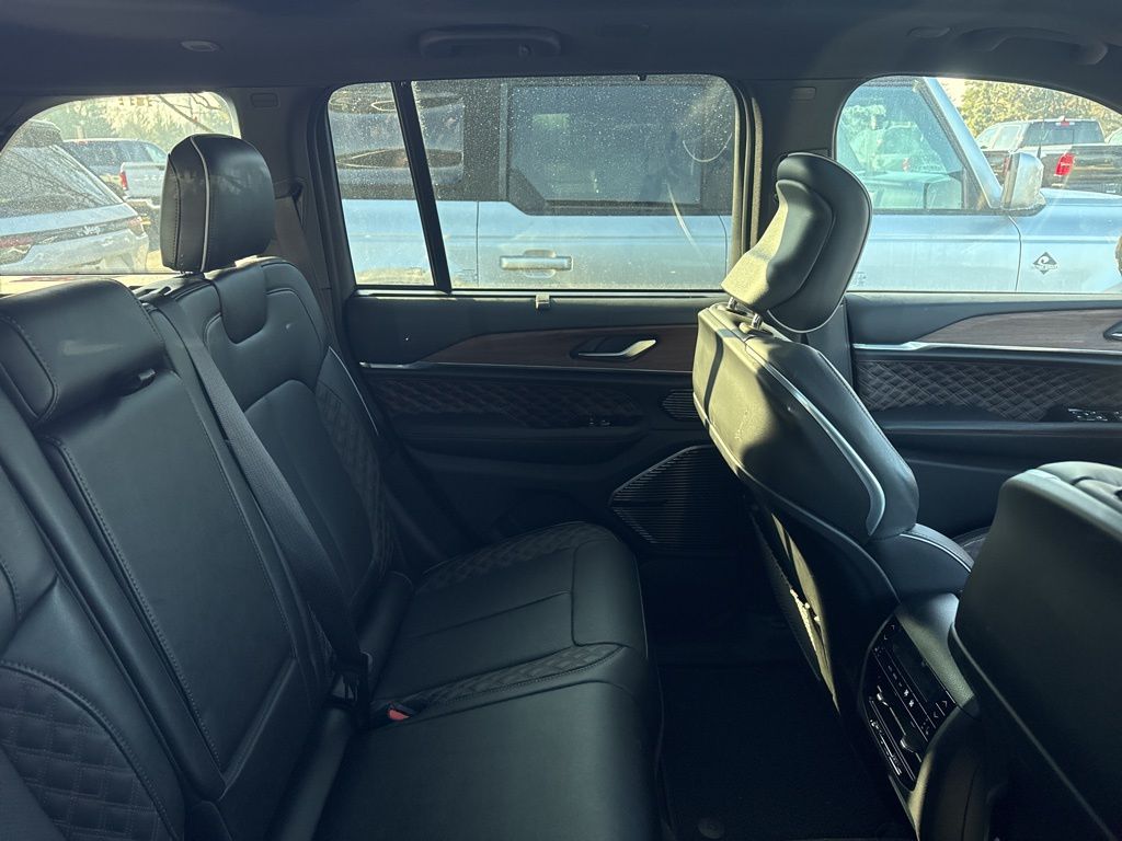 2023 JEEP GRAND CHEROKEE - Image 12