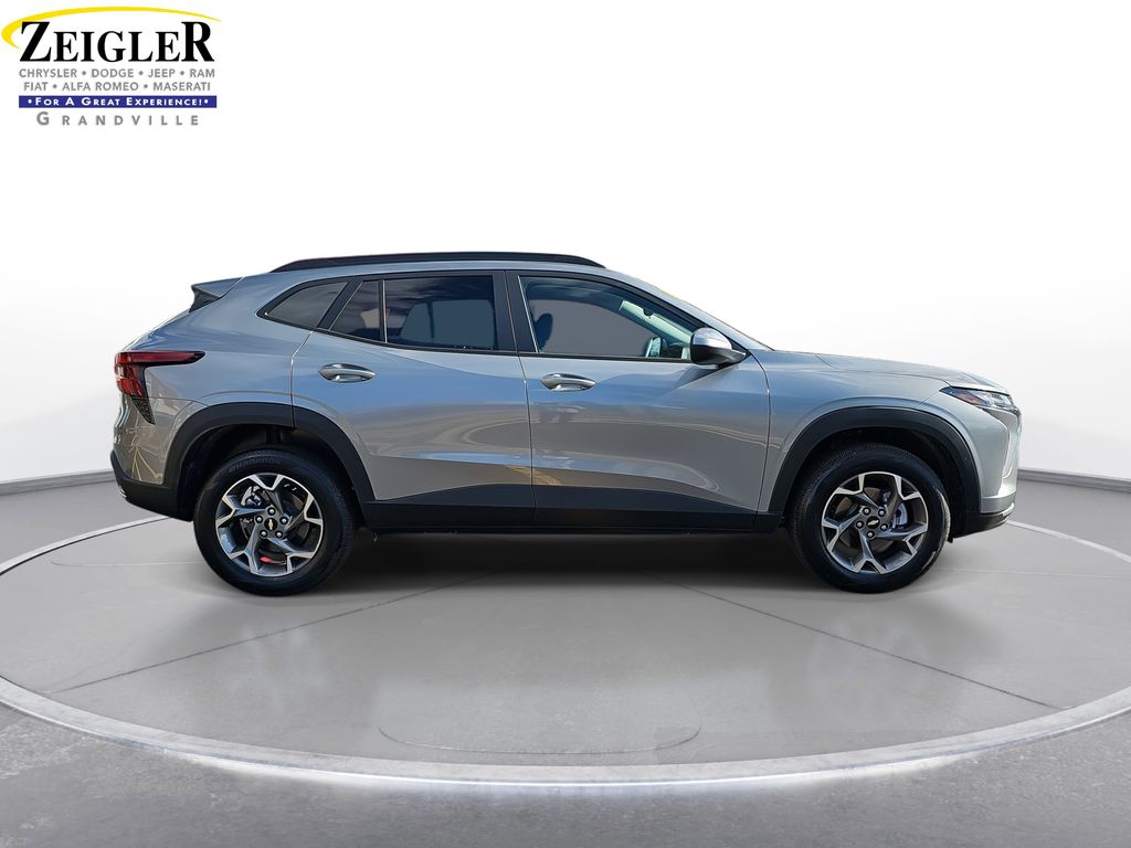 2025 CHEVROLET TRAX - Image 4