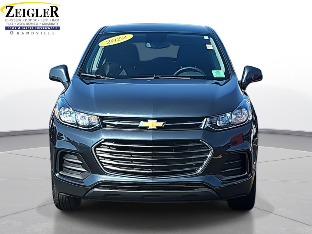 2022 Chevrolet Trax LS photo 2