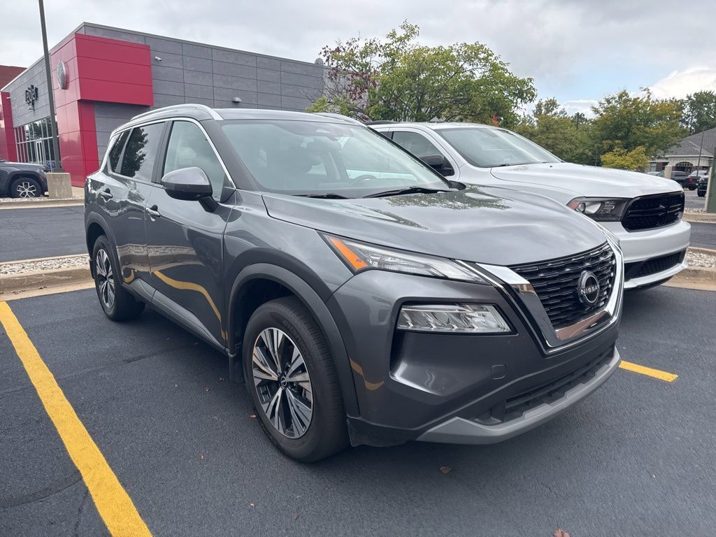 2022 Nissan Rogue SV photo 3