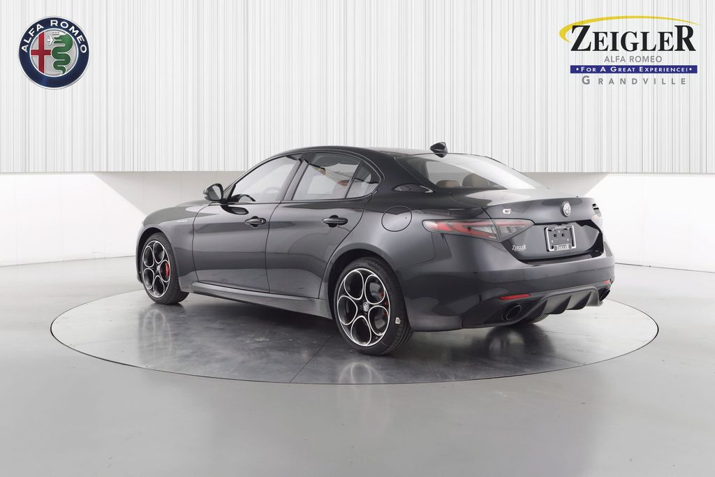 2025 Alfa Romeo Giulia Base - Photo 7