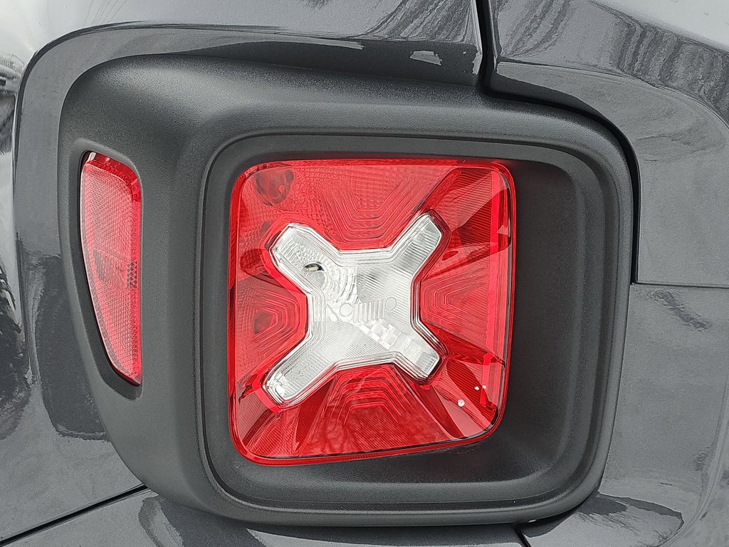 2023 JEEP RENEGADE - Image 31