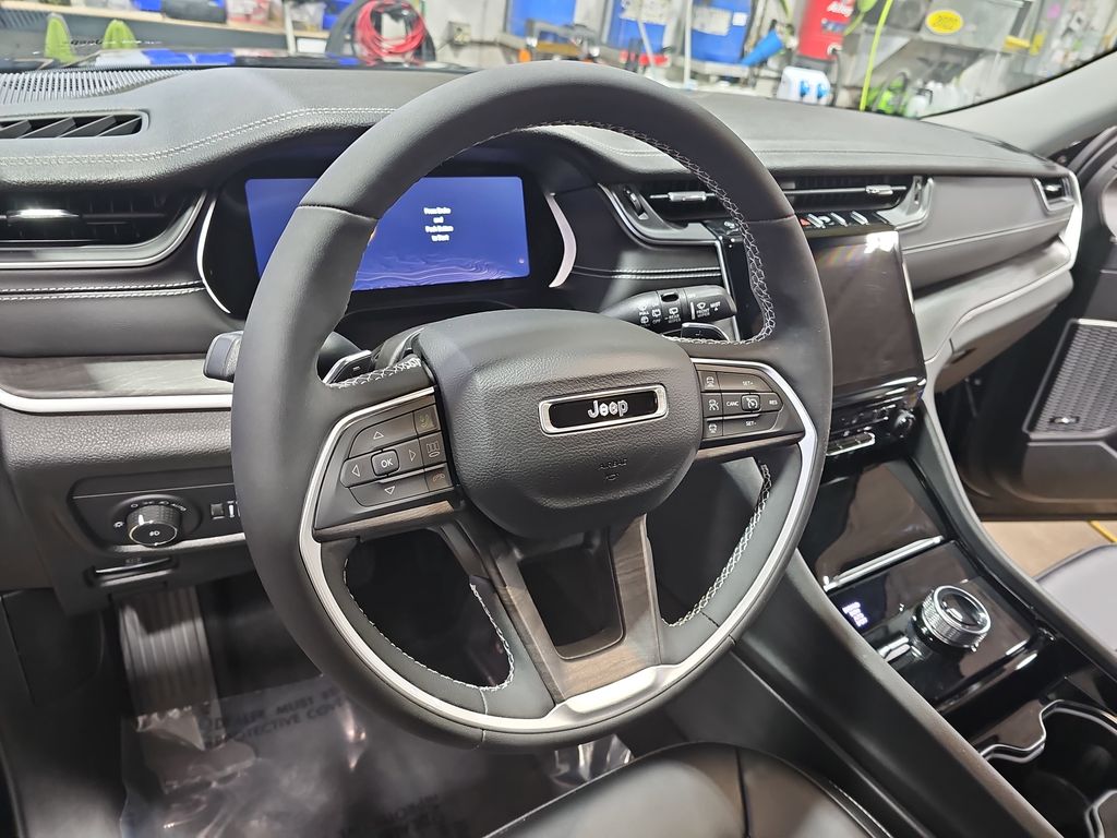 2023 JEEP GRAND CHEROKEE L - Image 18