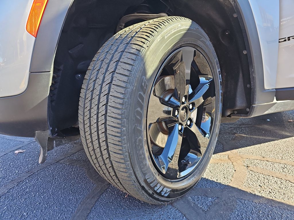 2023 JEEP GRAND CHEROKEE - Image 32